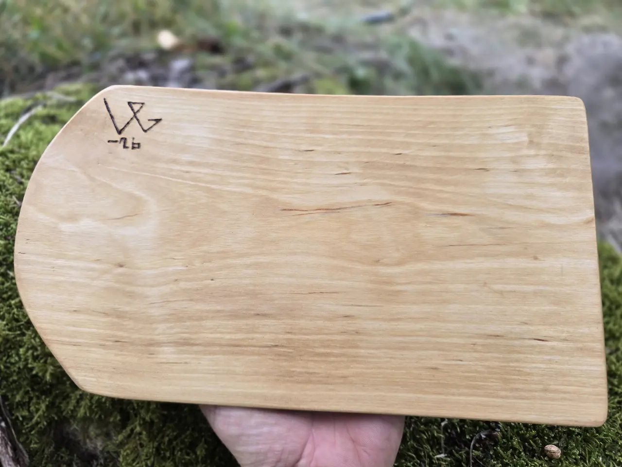 Skärbräda av okantad björk med visdomsord - Bild 3